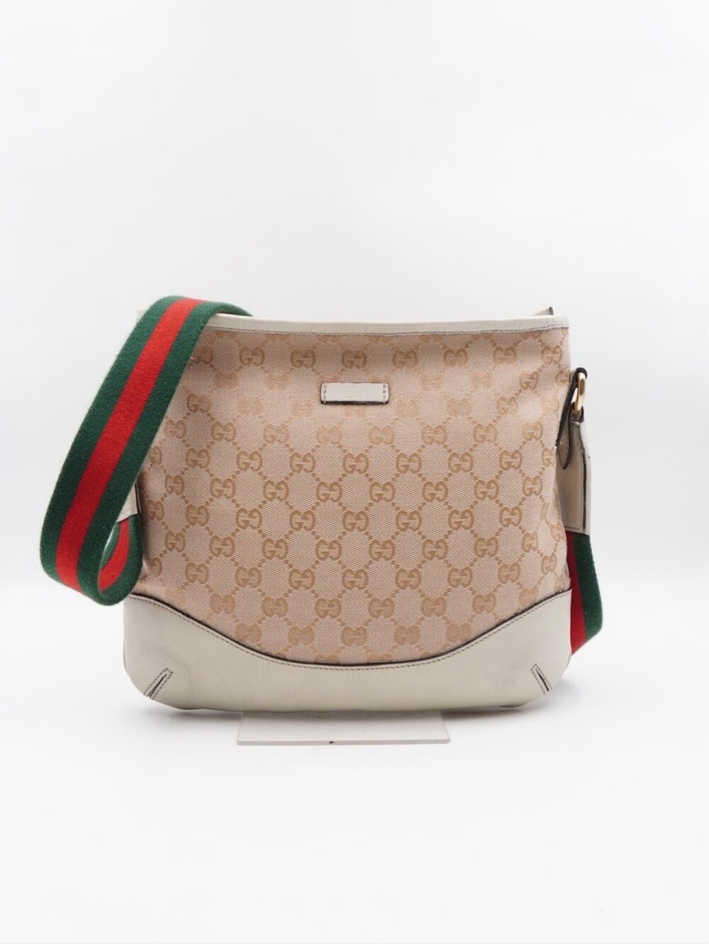 CO33 💟 Gucci GG Canvas Web crossbody bag